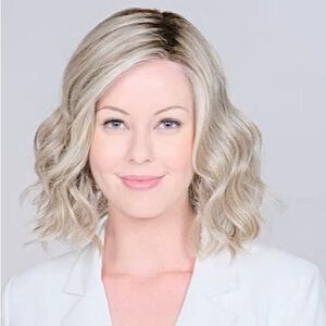 NWT Belle Tress Caliente V hand tied wavy wig color brown sugar sweet cream NEW